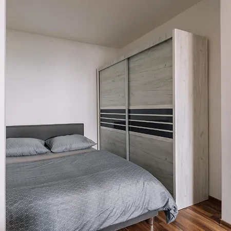 Cozy In Ruzinov דירה *